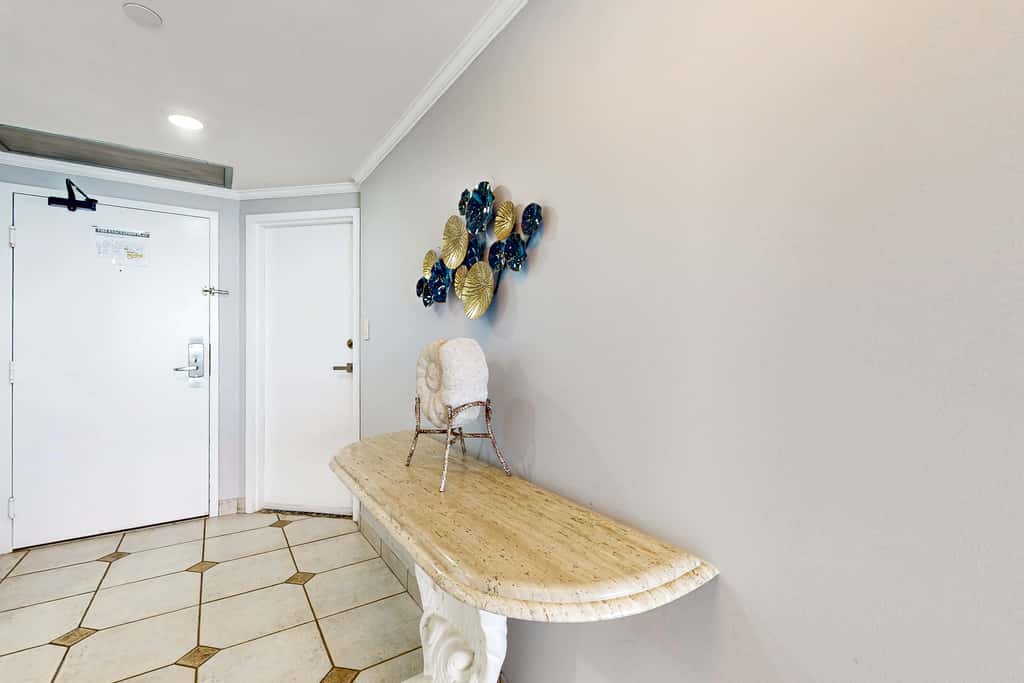 Beautiful gulf-front villa with free WiFi, shared pool & hot tub, central AC, views