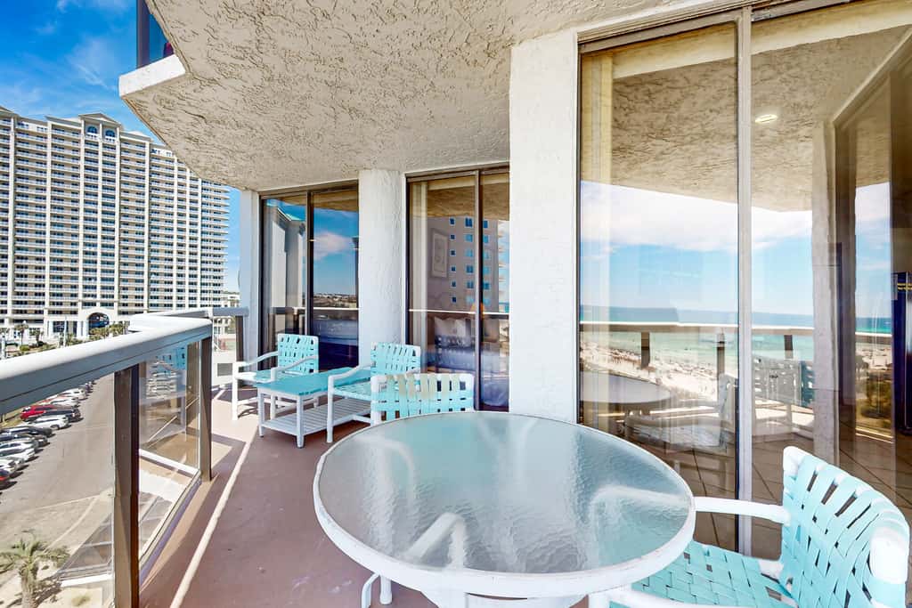 Beautiful gulf-front villa with free WiFi, shared pool & hot tub, central AC, views