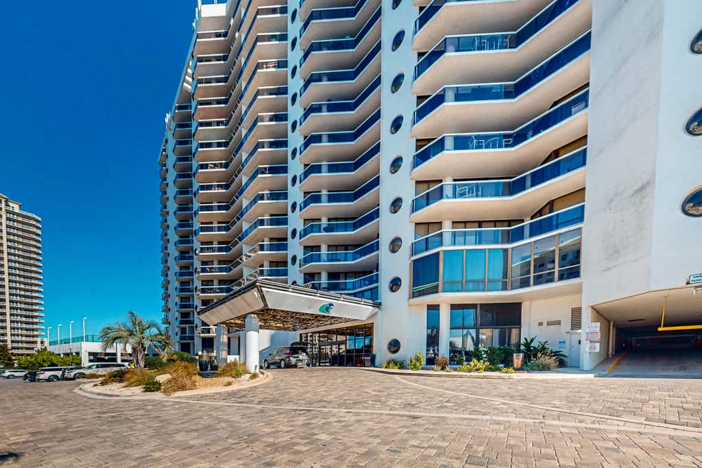 Beautiful gulf-front villa with free WiFi, shared pool & hot tub, central AC, views