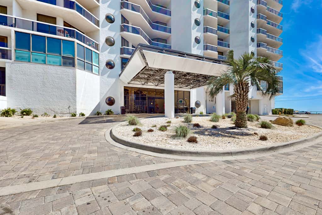 Beautiful gulf-front villa with free WiFi, shared pool & hot tub, central AC, views