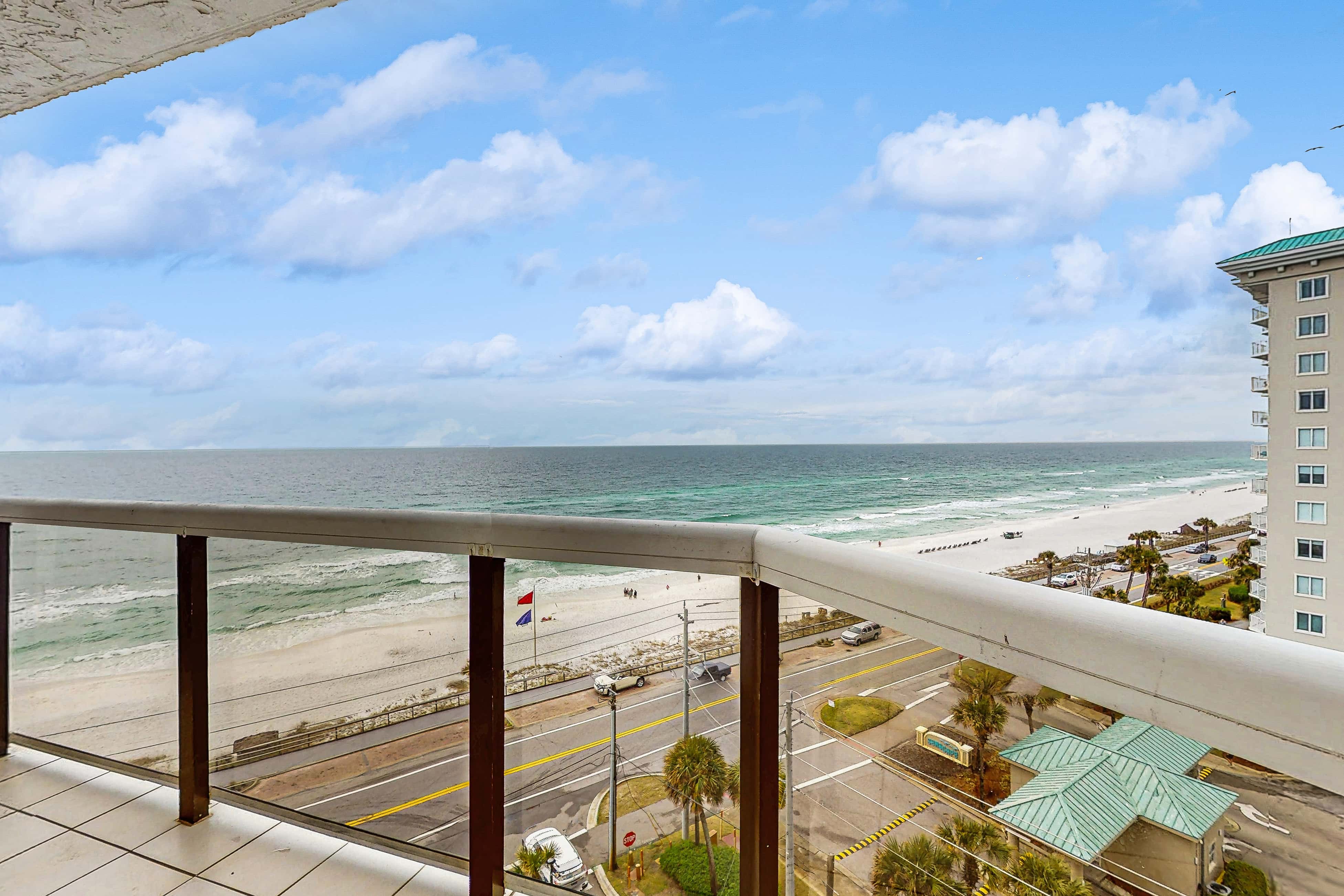 Gorgeous waterfront getaway has internet, washer, dryer, & shared hot tub & pool