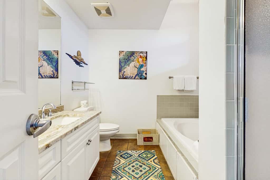 Cozy studio close to the beach with shared pool & tennis courts - shopping nearby