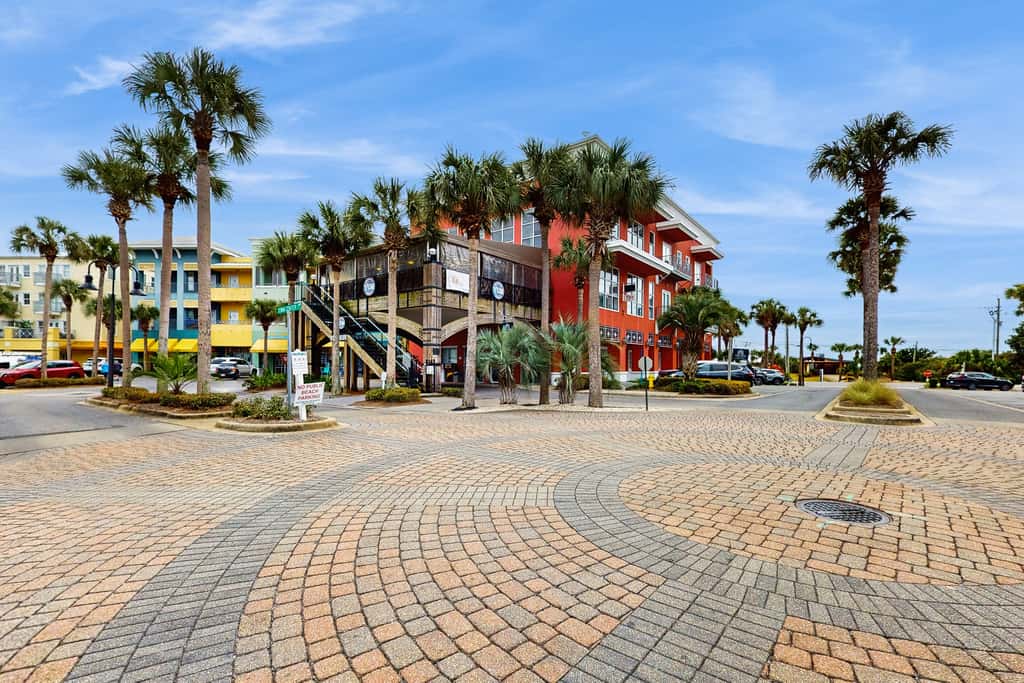 Cozy studio close to the beach with shared pool & tennis courts - shopping nearby