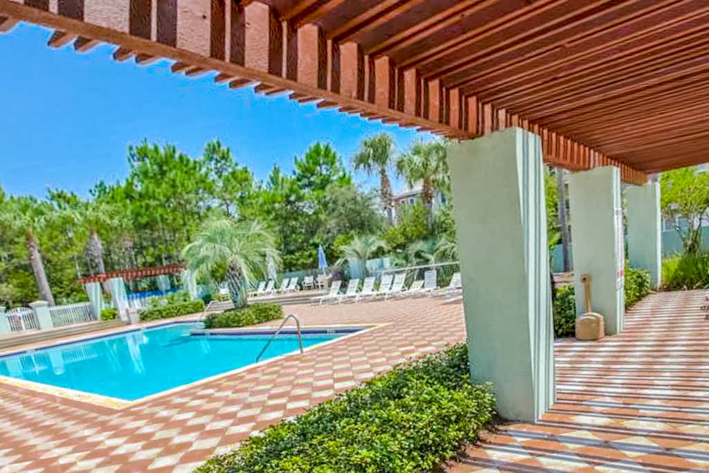 Cozy studio close to the beach with shared pool & tennis courts - shopping nearby