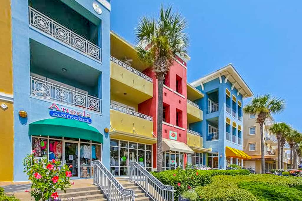 Cozy studio close to the beach with shared pool & tennis courts - shopping nearby