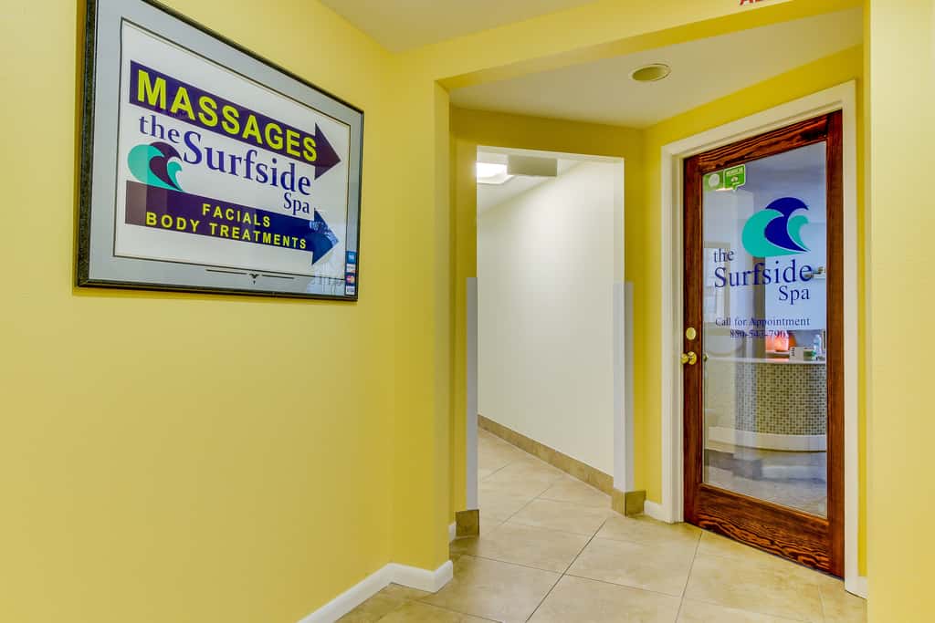 Gulf-front studio with gorgeous views, shared pool & hot tub, central AC, WiFi