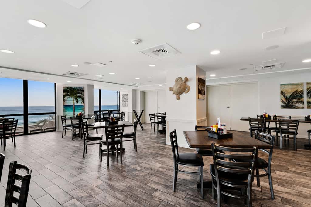 Gulf-front studio with gorgeous views, shared pool & hot tub, central AC, WiFi