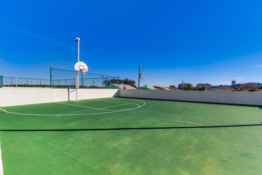 Gulf-front studio with gorgeous views, shared pool & hot tub, central AC, WiFi