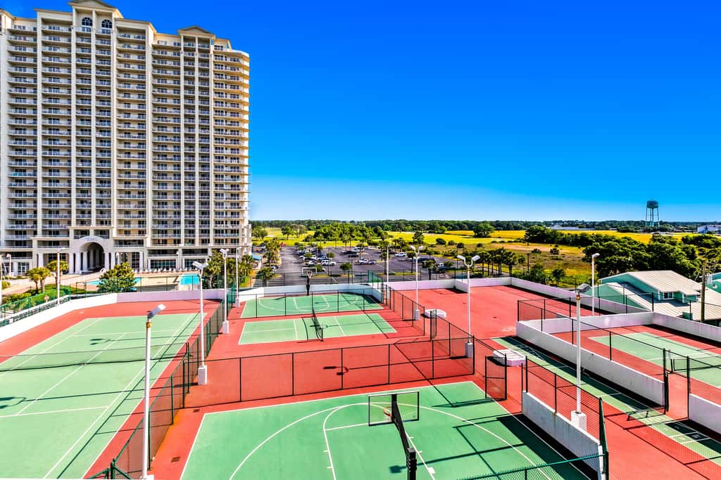 Gulf-front studio with gorgeous views, shared pool & hot tub, central AC, WiFi