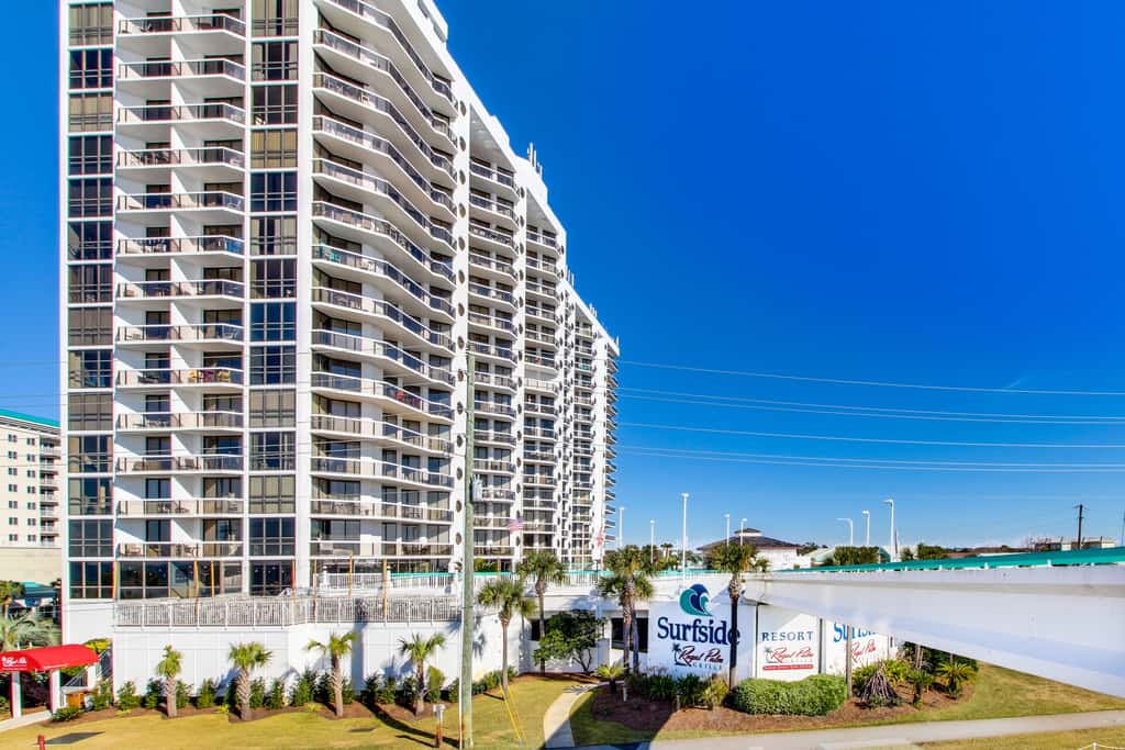 Gulf-front studio with gorgeous views, shared pool & hot tub, central AC, WiFi
