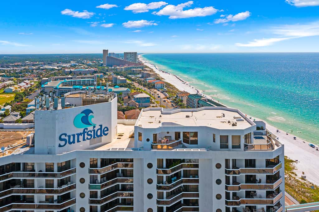Gulf-front studio with gorgeous views, shared pool & hot tub, central AC, WiFi