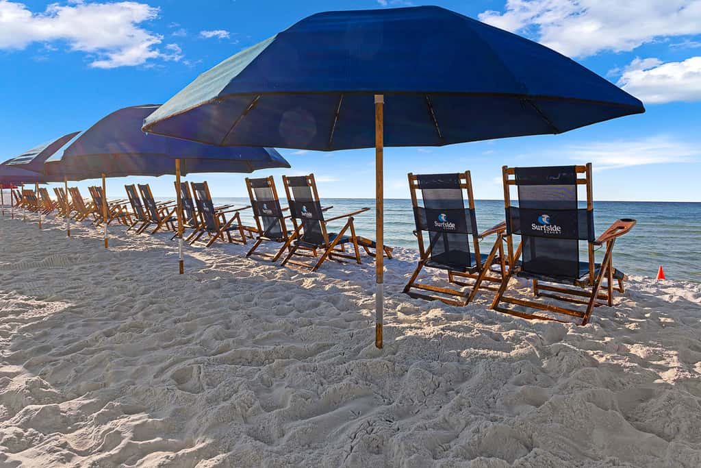 Gulf-front studio with gorgeous views, shared pool & hot tub, central AC, WiFi