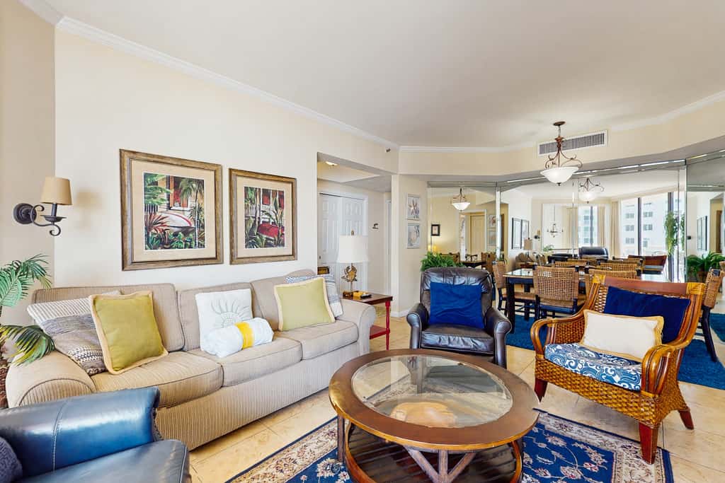 Cozy escape with Gulf views from balcony, pool, hot tub & WD - access to beach