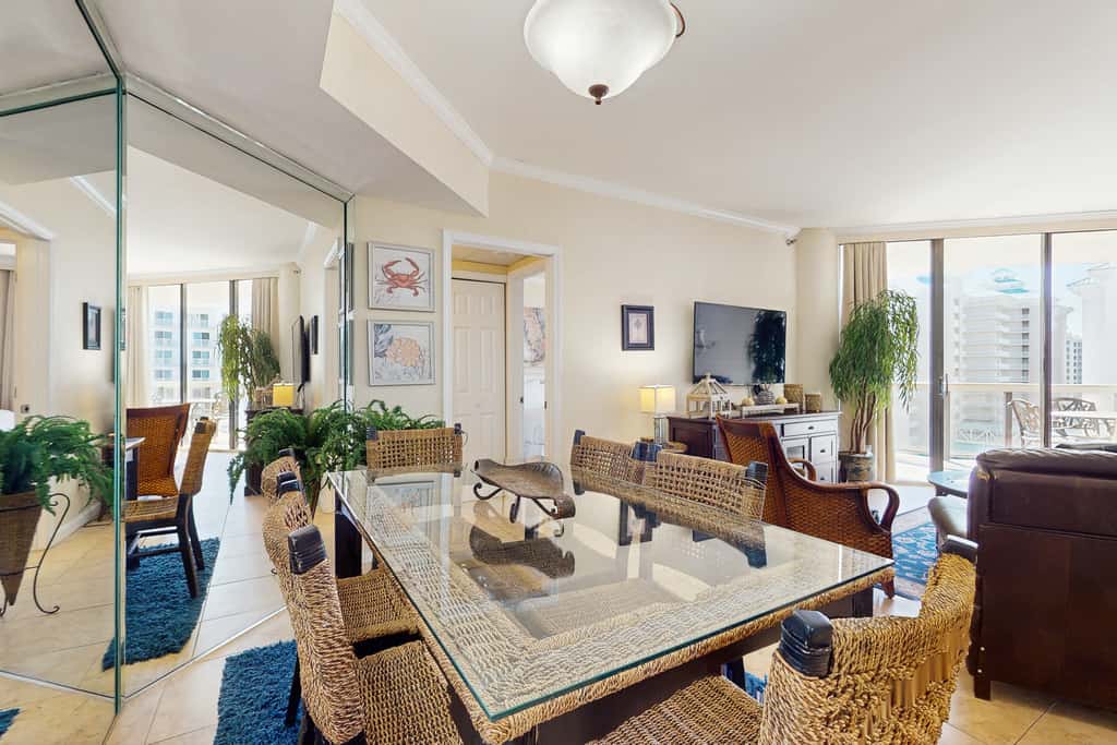 Cozy escape with Gulf views from balcony, pool, hot tub & WD - access to beach