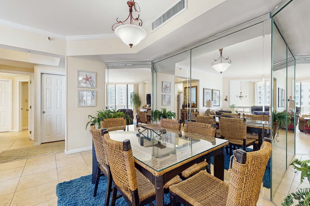 Cozy escape with Gulf views from balcony, pool, hot tub & WD - access to beach