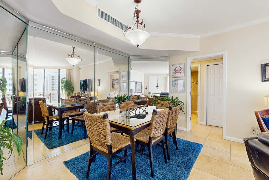 Cozy escape with Gulf views from balcony, pool, hot tub & WD - access to beach