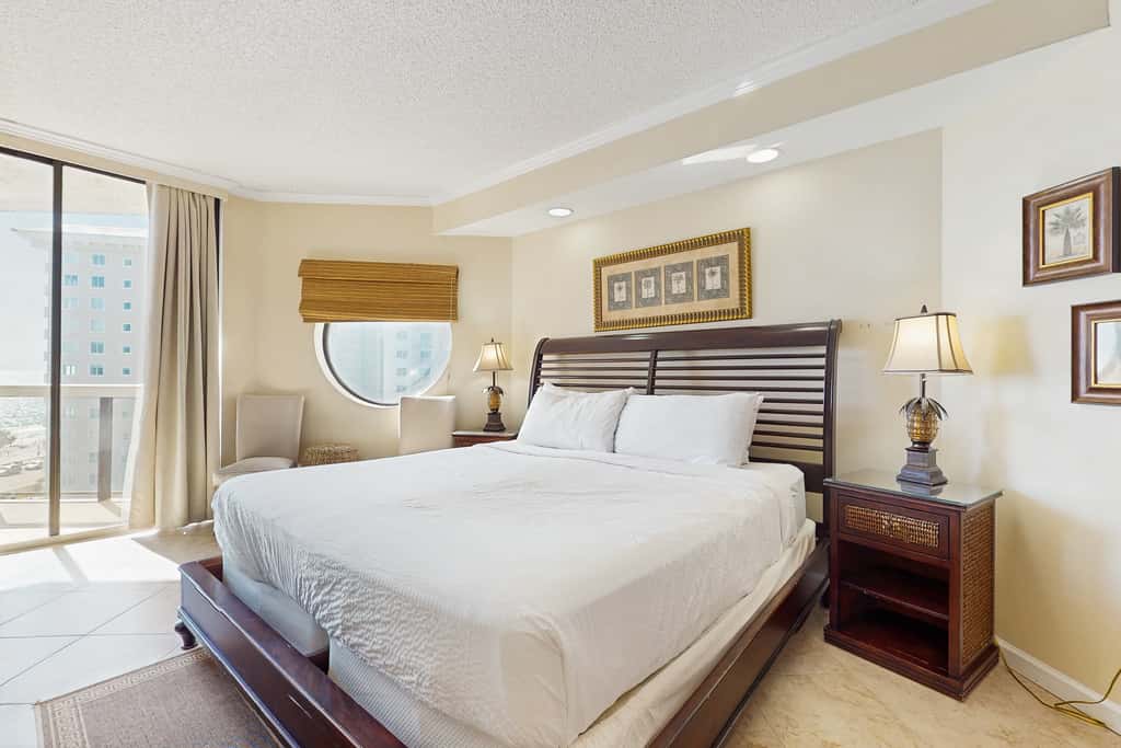 Cozy escape with Gulf views from balcony, pool, hot tub & WD - access to beach
