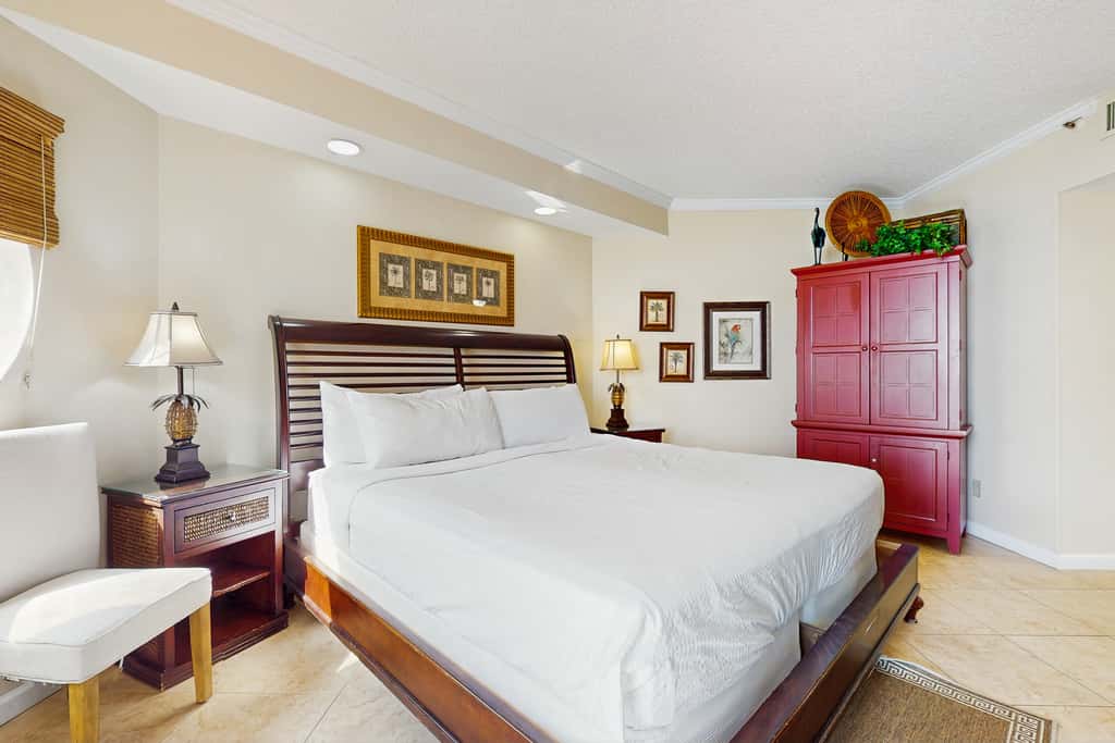 Cozy escape with Gulf views from balcony, pool, hot tub & WD - access to beach