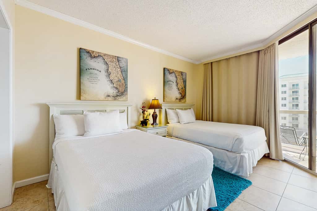 Cozy escape with Gulf views from balcony, pool, hot tub & WD - access to beach