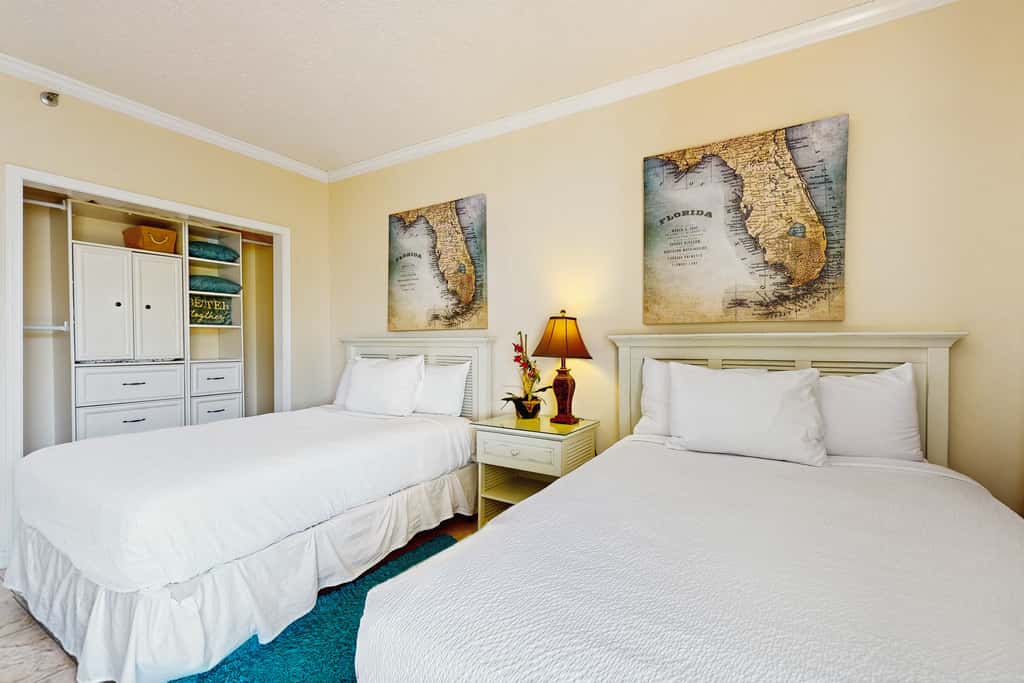 Cozy escape with Gulf views from balcony, pool, hot tub & WD - access to beach
