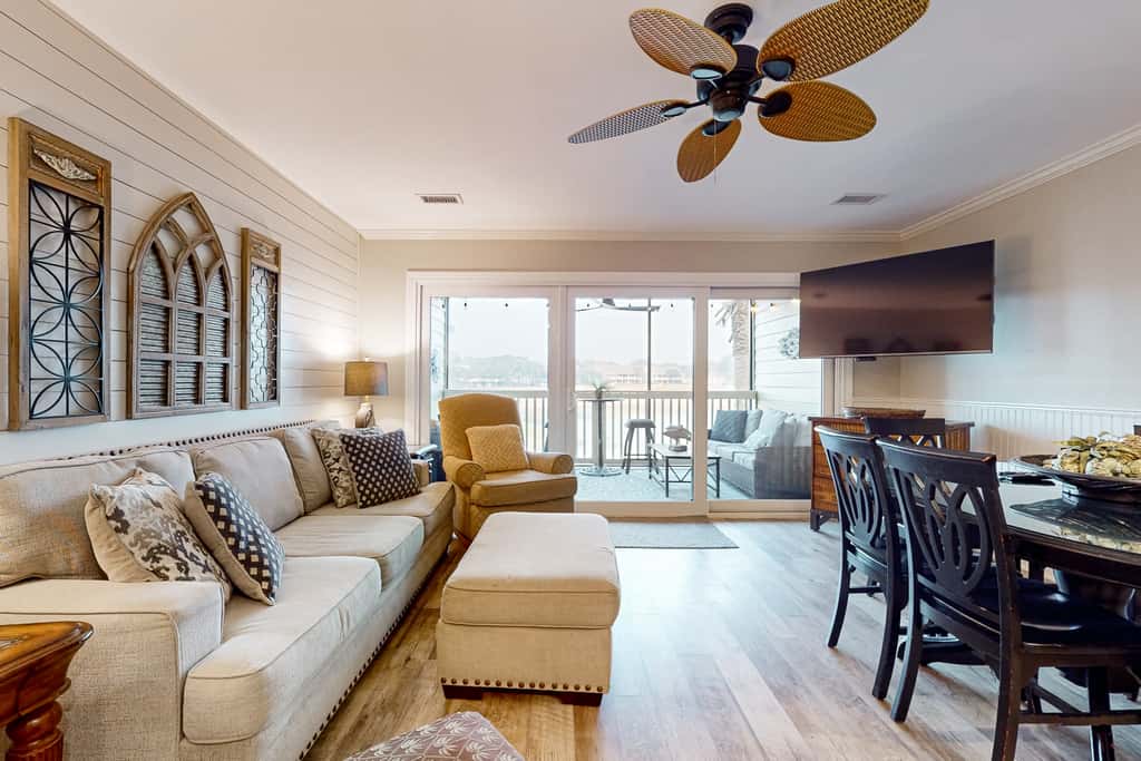 Dog-friendly condo with WiFi & AC, resort pools & relaxing balcony