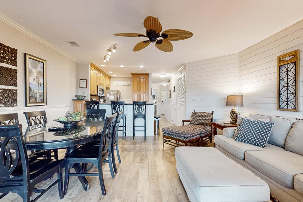 Dog-friendly condo with WiFi & AC, resort pools & relaxing balcony