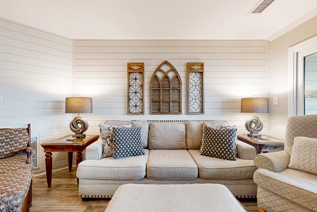 Dog-friendly condo with WiFi & AC, resort pools & relaxing balcony
