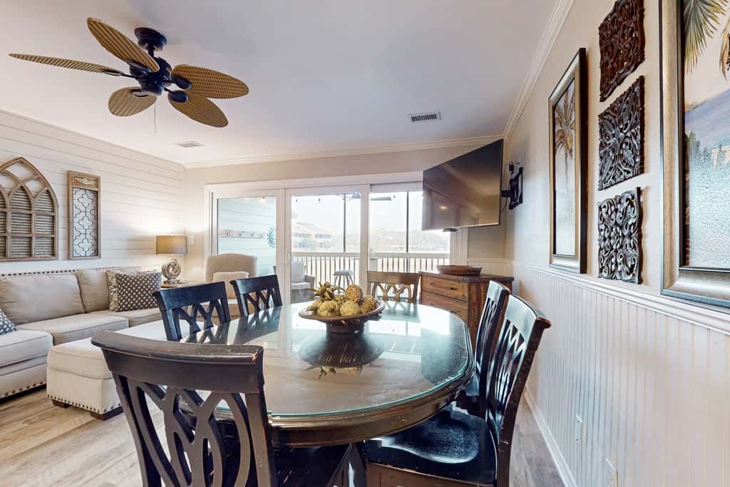 Dog-friendly condo with WiFi & AC, resort pools & relaxing balcony