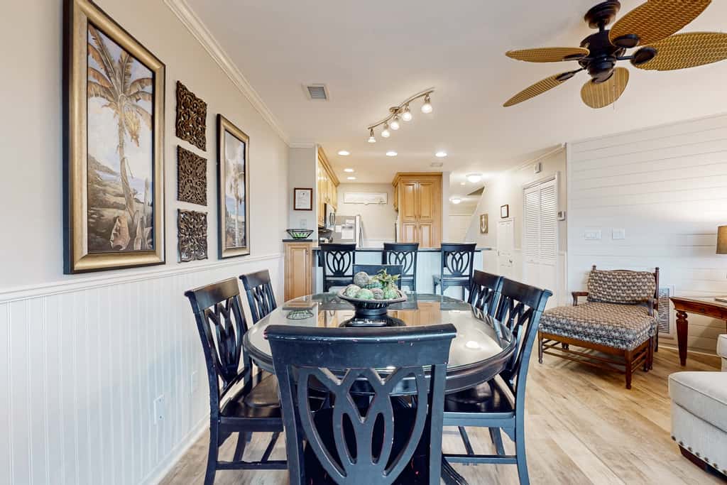 Dog-friendly condo with WiFi & AC, resort pools & relaxing balcony