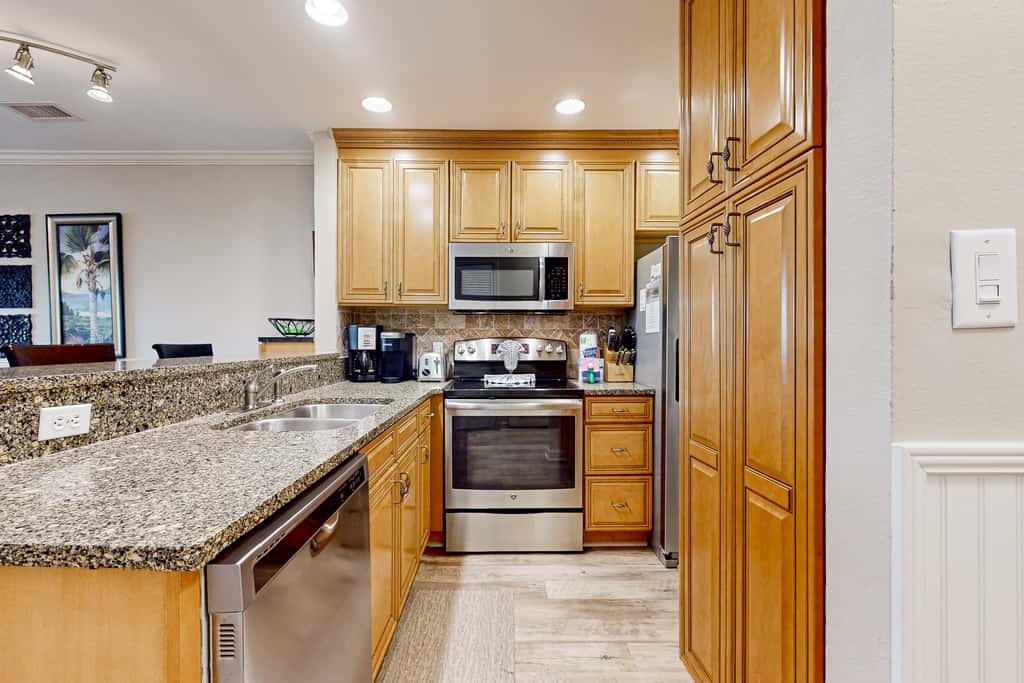 Dog-friendly condo with WiFi & AC, resort pools & relaxing balcony