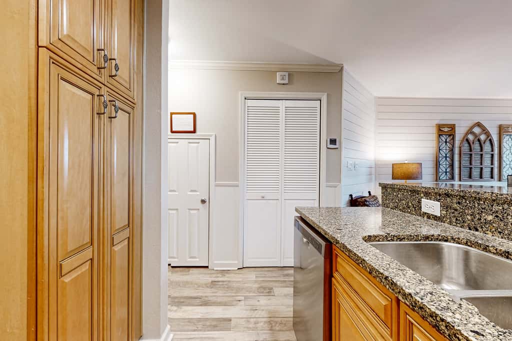 Dog-friendly condo with WiFi & AC, resort pools & relaxing balcony