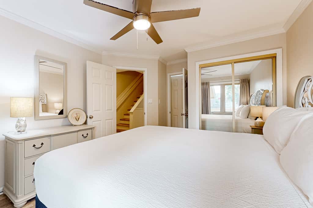 Dog-friendly condo with WiFi & AC, resort pools & relaxing balcony