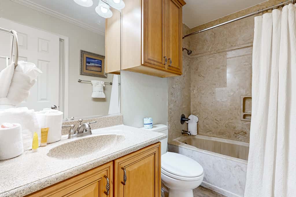 Dog-friendly condo with WiFi & AC, resort pools & relaxing balcony