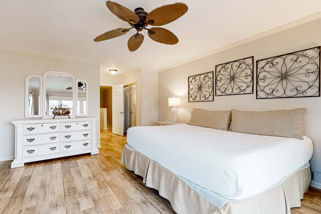 Dog-friendly condo with WiFi & AC, resort pools & relaxing balcony