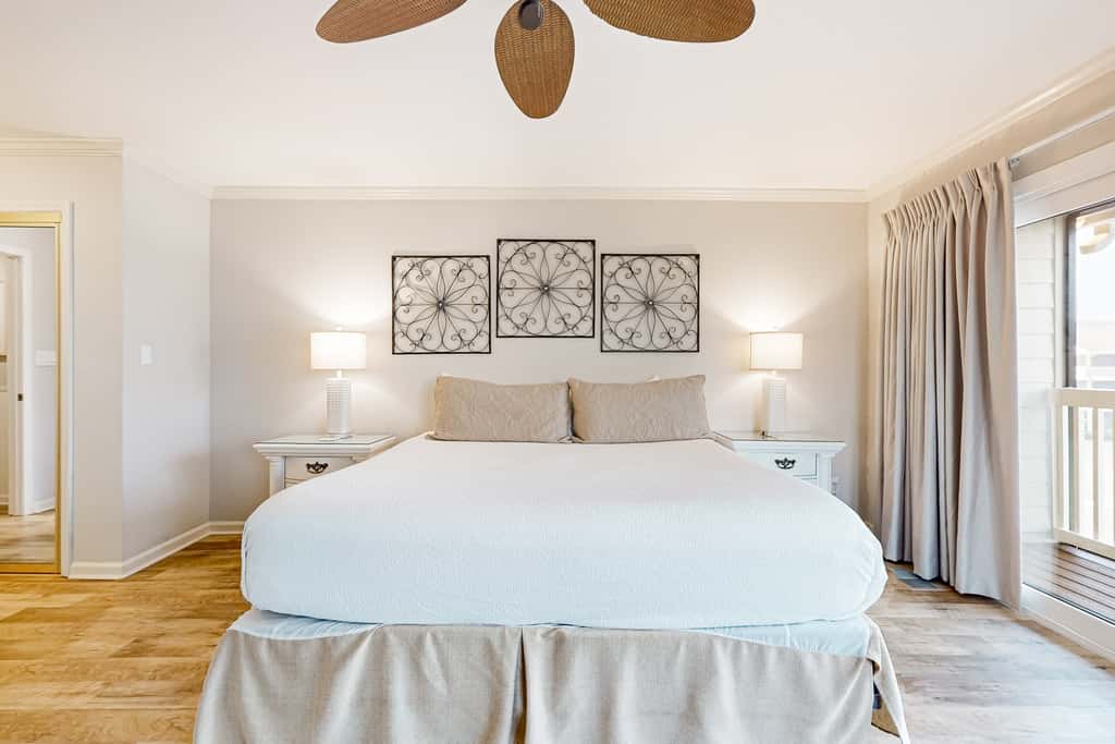 Dog-friendly condo with WiFi & AC, resort pools & relaxing balcony