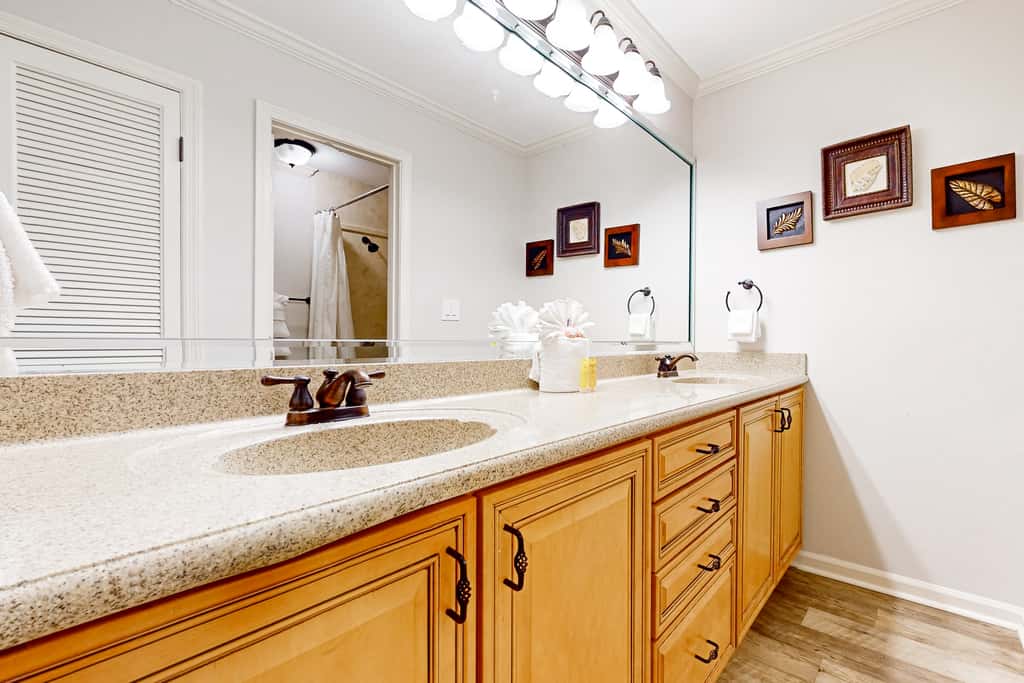 Dog-friendly condo with WiFi & AC, resort pools & relaxing balcony