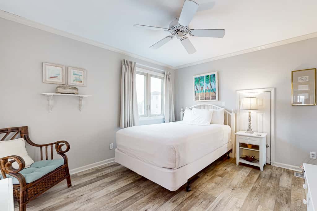 Dog-friendly condo with WiFi & AC, resort pools & relaxing balcony