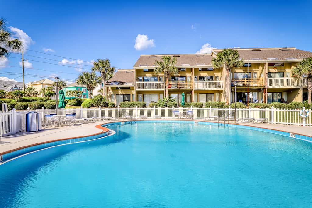 Dog-friendly condo with WiFi & AC, resort pools & relaxing balcony