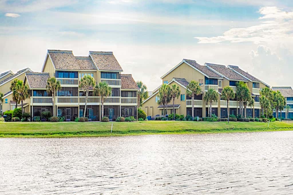 Dog-friendly condo with WiFi & AC, resort pools & relaxing balcony