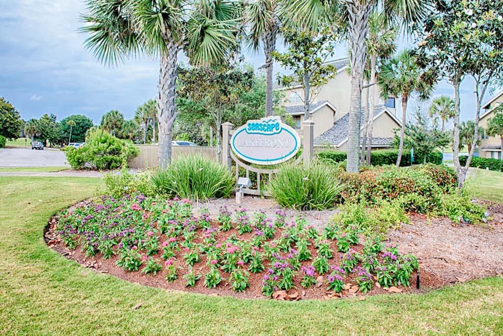 Dog-friendly condo with WiFi & AC, resort pools & relaxing balcony