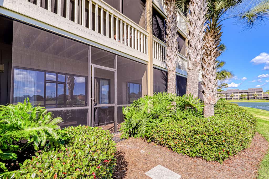 Gorgeous lakefront home with shared pool and beach access