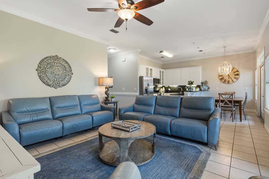 Lakefront condo with pool, pickleball, golf & private beach access