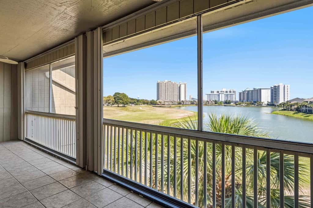 Lakefront condo with pool, pickleball, golf & private beach access