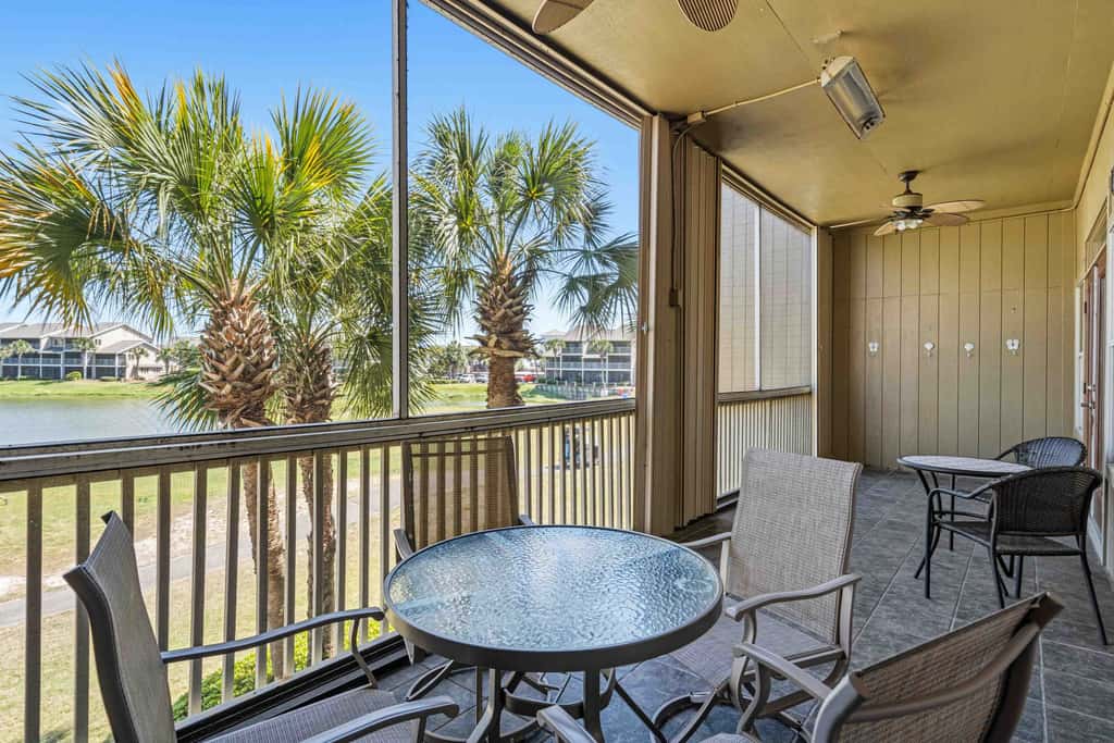 Lakefront condo with pool, pickleball, golf & private beach access