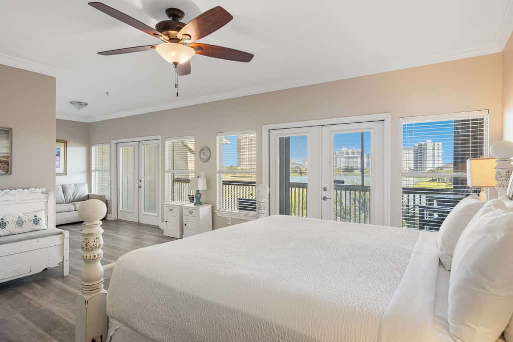 Lakefront condo with pool, pickleball, golf & private beach access