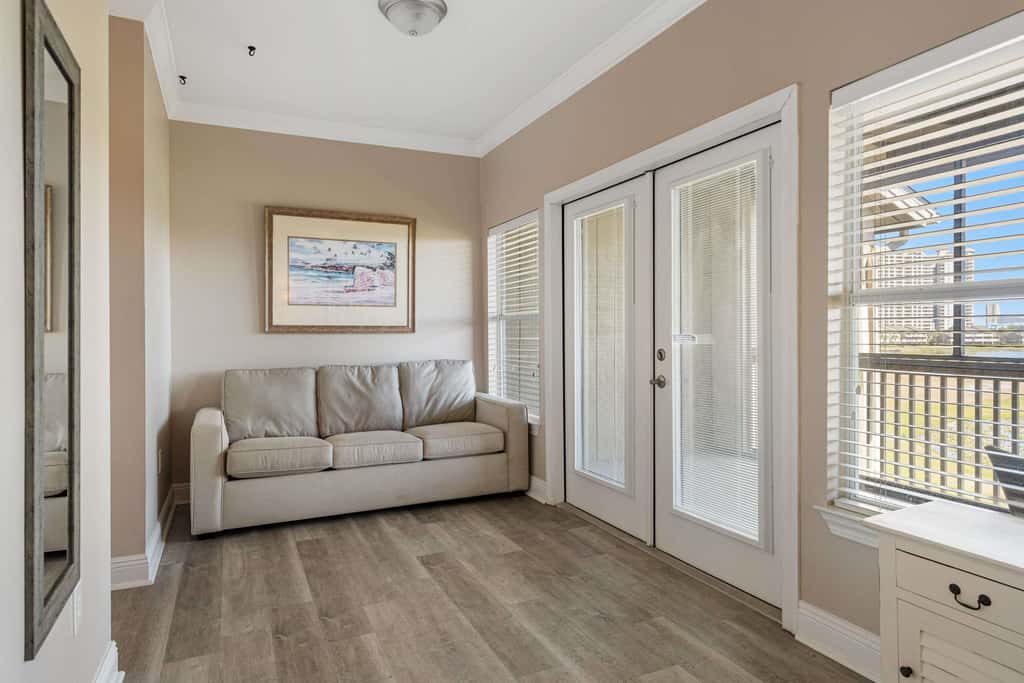 Lakefront condo with pool, pickleball, golf & private beach access