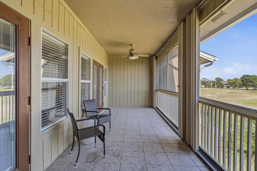 Lakefront condo with pool, pickleball, golf & private beach access
