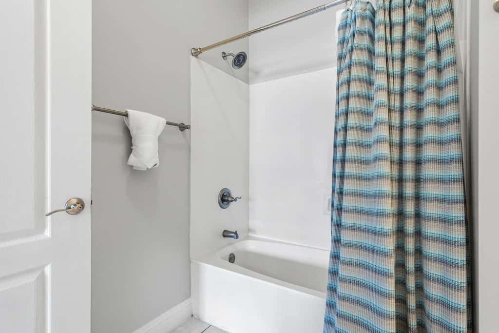 Lakefront condo with pool, pickleball, golf & private beach access