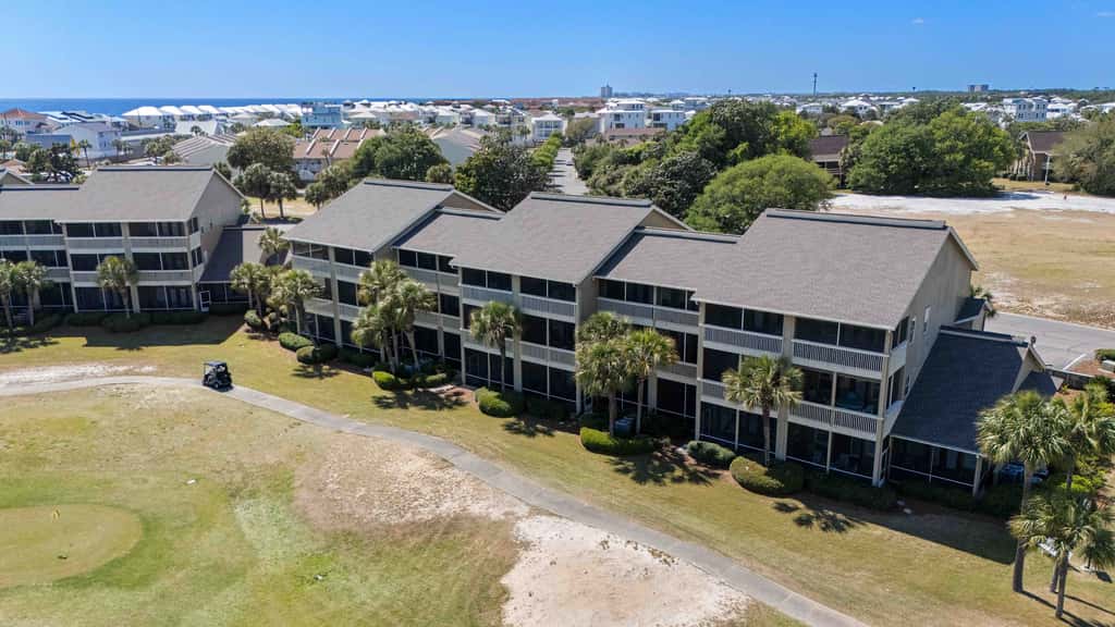 Lakefront condo with pool, pickleball, golf & private beach access