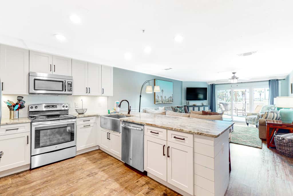 Ground-floor condo with large patio, pools, tennis, & parking - steps to beach